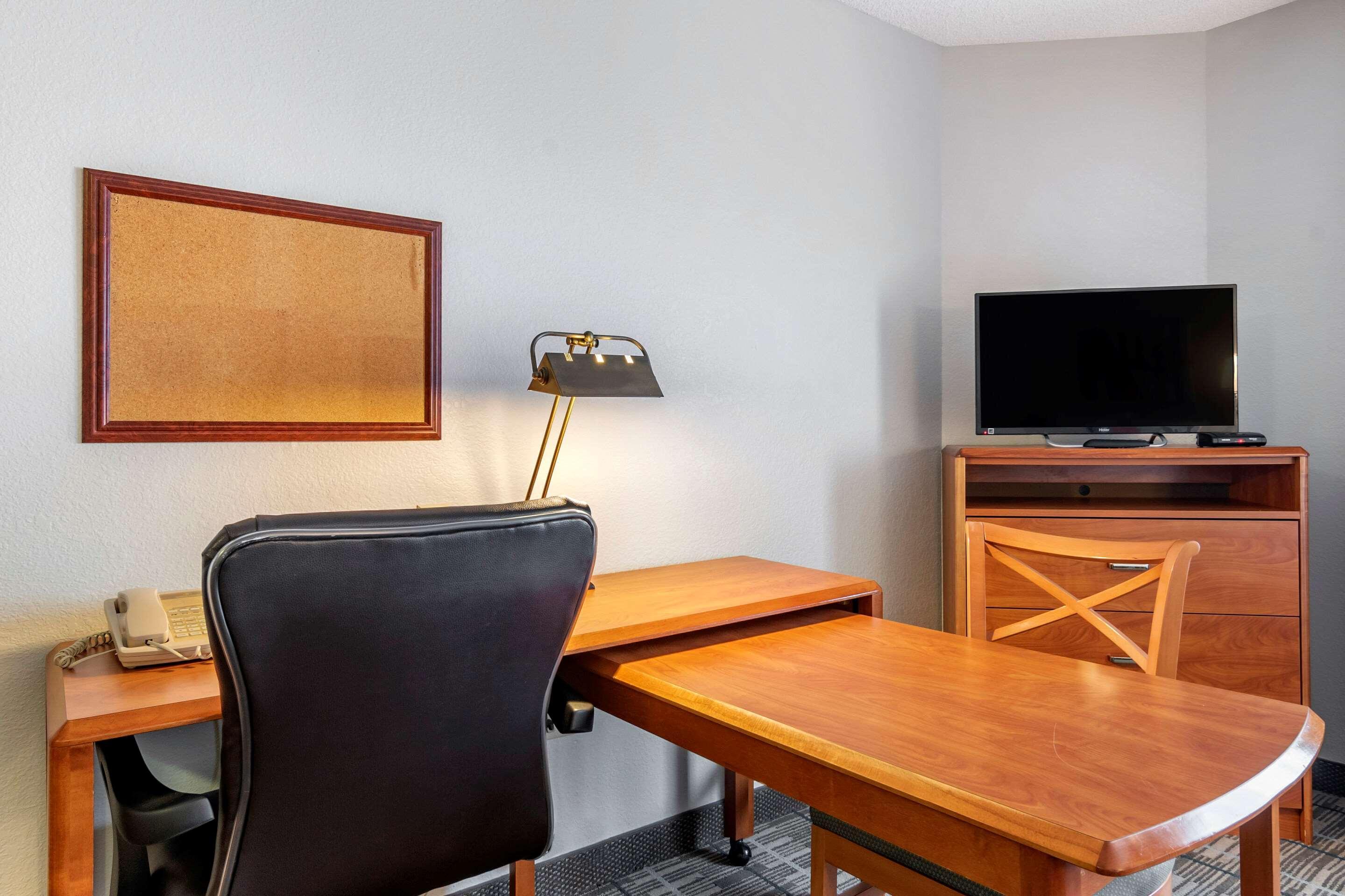 Mainstay Suites Emporia Dış mekan fotoğraf
